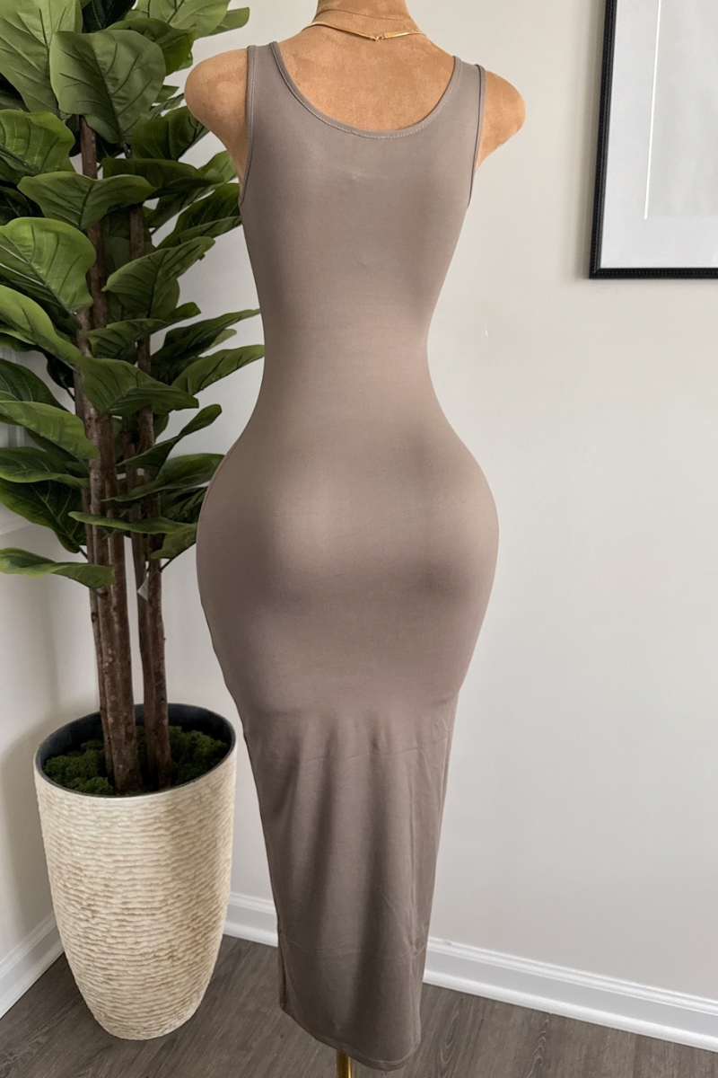 “ESSENTIAL” MAXI DRESS (TAUPE)
